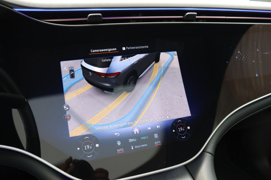 Mercedes-Benz EQE SUV 300 AMG Line Premium 91 kWh | Hyperscreen | Luchtvering | Distronic+ | Trekhaak | Verwarmd Stuurwiel | Burmester | Panoramadak | Digital Light | Surround Camera |
