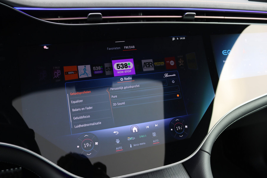 Mercedes-Benz EQE SUV 300 AMG Line Premium 91 kWh | Hyperscreen | Luchtvering | Distronic+ | Trekhaak | Verwarmd Stuurwiel | Burmester | Panoramadak | Digital Light | Surround Camera |