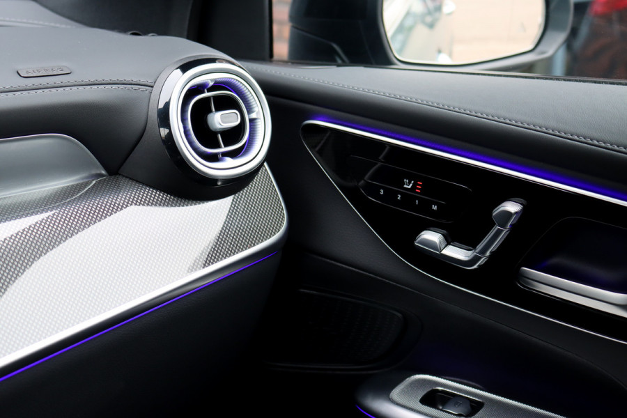 Mercedes-Benz GLC 300de 4MATIC AMG Line | Distronic+ | Panoramadak | Memory | Trekhaak | Digital Light | HUD | Verwarmd Stuurwiel | Surround Camera | Augmented Reality |
