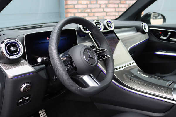 Mercedes-Benz GLC 300de 4MATIC AMG Line | Distronic+ | Panoramadak | Memory | Trekhaak | Digital Light | HUD | Verwarmd Stuurwiel | Surround Camera | Augmented Reality |