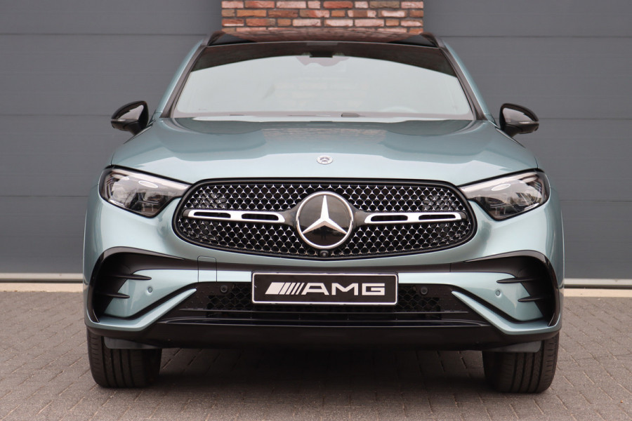 Mercedes-Benz GLC 300de 4MATIC AMG Line | Distronic+ | Panoramadak | Memory | Trekhaak | Digital Light | HUD | Verwarmd Stuurwiel | Surround Camera | Augmented Reality |