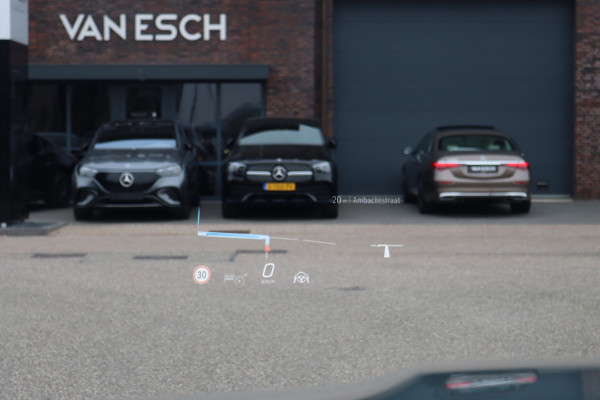 Mercedes-Benz GLC 300de 4MATIC AMG Line | Distronic+ | Panoramadak | Memory | Trekhaak | Digital Light | HUD | Verwarmd Stuurwiel | Surround Camera | Augmented Reality |