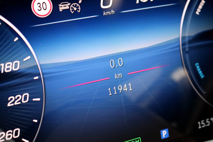 Mercedes-Benz GLC 300de 4MATIC AMG Line | Distronic+ | Panoramadak | Memory | Trekhaak | Digital Light | HUD | Verwarmd Stuurwiel | Surround Camera | Augmented Reality |