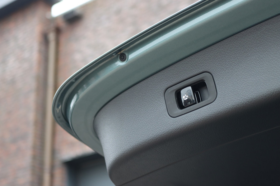 Mercedes-Benz GLC 300de 4MATIC AMG Line | Distronic+ | Panoramadak | Memory | Trekhaak | Digital Light | HUD | Verwarmd Stuurwiel | Surround Camera | Augmented Reality |