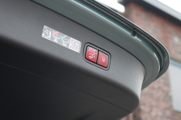 Mercedes-Benz GLC 300de 4MATIC AMG Line | Distronic+ | Panoramadak | Memory | Trekhaak | Digital Light | HUD | Verwarmd Stuurwiel | Surround Camera | Augmented Reality |