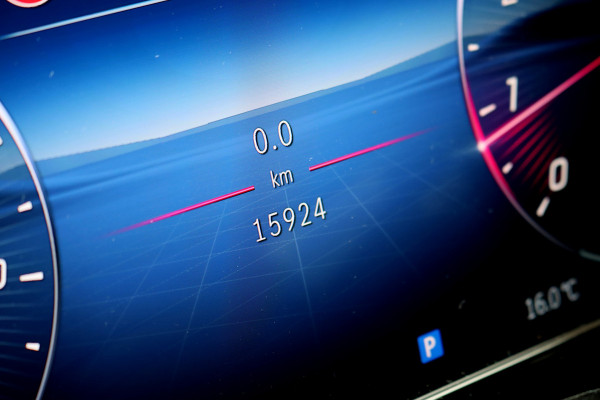 Mercedes-Benz E-Klasse 200 AMG Line | Hyperscreen | Distronic | Panoramadak | Stoelventilatie | Burmester | Surround Camera | Digital Light | Exclusiefpakket | Keyless Go |