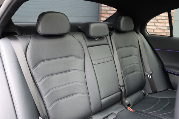 Mercedes-Benz E-Klasse 200 AMG Line | Hyperscreen | Distronic | Panoramadak | Stoelventilatie | Burmester | Surround Camera | Digital Light | Exclusiefpakket | Keyless Go |