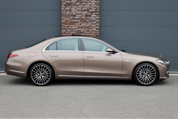 Mercedes-Benz S-Klasse 450 e Premium | Luchtvering | Achterasbesturing | Distronic+ | Massage | MBUX Tablet | 3D-Display | Vlakkenverwarming | Stoelventilatie | Nappa Leder | Verwarmd Stuurwiel | HUD |