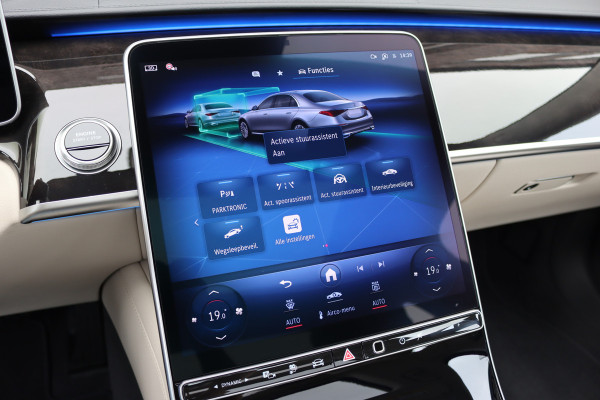 Mercedes-Benz S-Klasse 450 e Premium | Luchtvering | Achterasbesturing | Distronic+ | Massage | MBUX Tablet | 3D-Display | Vlakkenverwarming | Stoelventilatie | Nappa Leder | Verwarmd Stuurwiel | HUD |