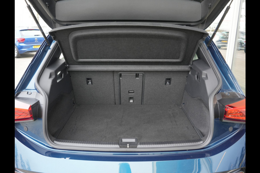 CUPRA Born Performance One 62 kWh | Apple Carplay/Android Auto | Massage | Draadloze telefoonlader |