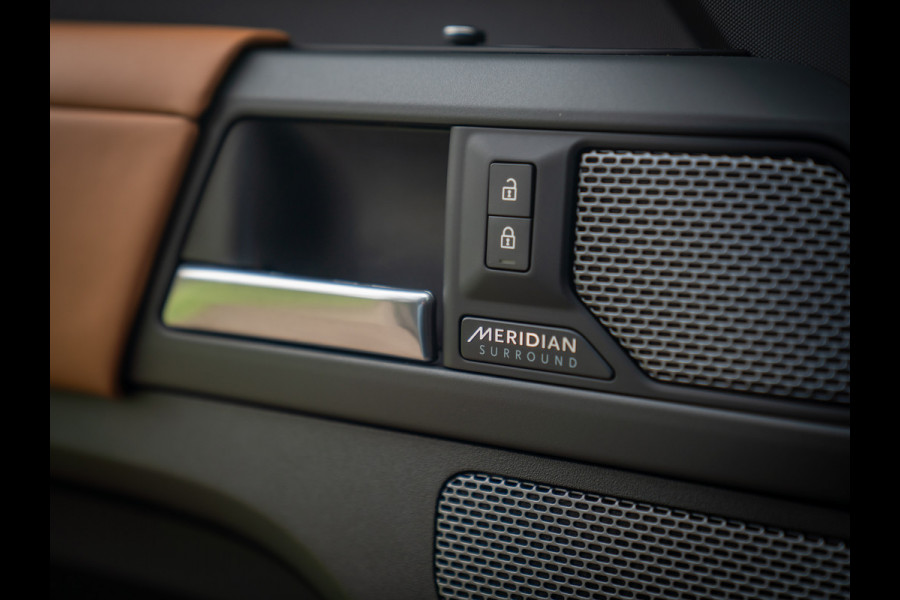 Land Rover Defender 110 3.0 X-Dynamic HSE | Meridian | Pano-dak | Luchtvering | Head-up