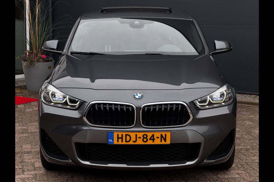 BMW X2 XDrive25e High Executive M-Pakket | Schuif-Kantel dak | Memory | Camera | Stoelverwarming | Elek. Achterklep