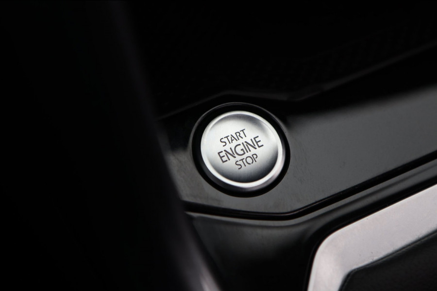 Volkswagen T-Roc 1.5 TSI ACT / PANODAK / VIRTUAL / ACC / MASSAGE / KEYLESS / CAMERA