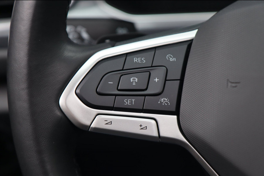 Volkswagen T-Roc 1.5 TSI ACT / PANODAK / VIRTUAL / ACC / MASSAGE / KEYLESS / CAMERA