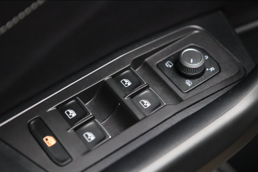 Volkswagen T-Roc 1.5 TSI ACT / PANODAK / VIRTUAL / ACC / MASSAGE / KEYLESS / CAMERA