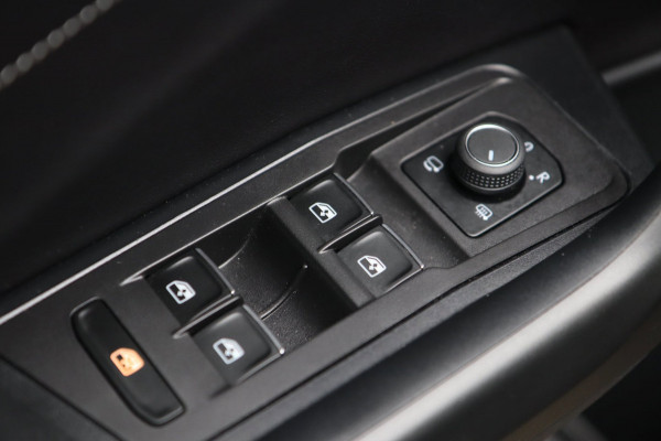 Volkswagen T-Roc 1.5 TSI ACT / PANODAK / VIRTUAL / ACC / MASSAGE / KEYLESS / CAMERA