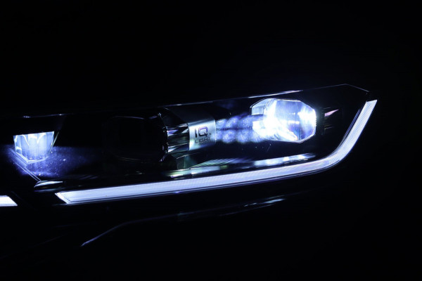 Volkswagen T-Roc 1.5 TSI ACT / PANODAK / VIRTUAL / ACC / MASSAGE / KEYLESS / CAMERA