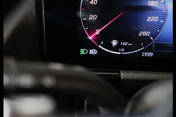 Mercedes-Benz B-Klasse 250 e AMG Line / AUT / Acc / Memory / Head Up / Burmester / Elek Stoelen / Carbon / Open Pano / Led / Pdc