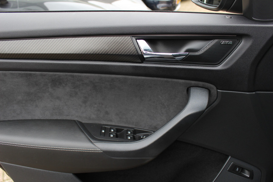 Škoda Kodiaq 1.5 TSI Sportline Business / Camera / Keyless / Sportstoelen / CarPlay / 19'' / Blackpack / Virtual Cockpit / Dodehoek / DAB / Stoelverwarming / ACC