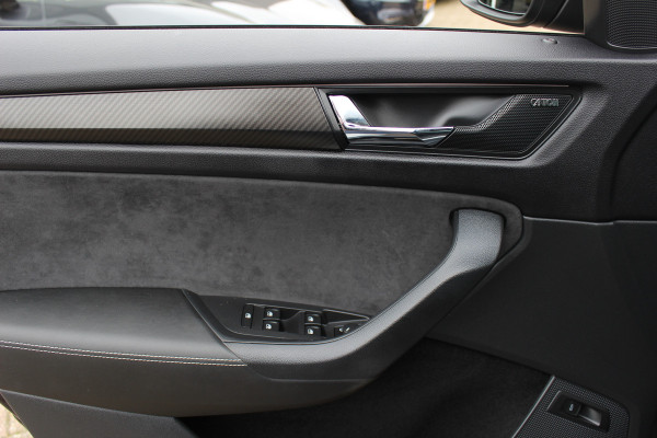 Škoda Kodiaq 1.5 TSI Sportline Business / Camera / Keyless / Sportstoelen / CarPlay / 19'' / Blackpack / Virtual Cockpit / Dodehoek / DAB / Stoelverwarming / ACC