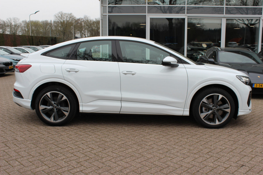 Audi Q4 Sportback e-tron 40 Launch edition Advanced 77 kWh / SoH 93,8% / CarPlay / Matrix LED / Sportstoelen / Sonos Audio / Virtual Cockpit / Parkeerhulp V+A / Intr.voorverwarming / Stoelverwarming / DAB / Cruise Control