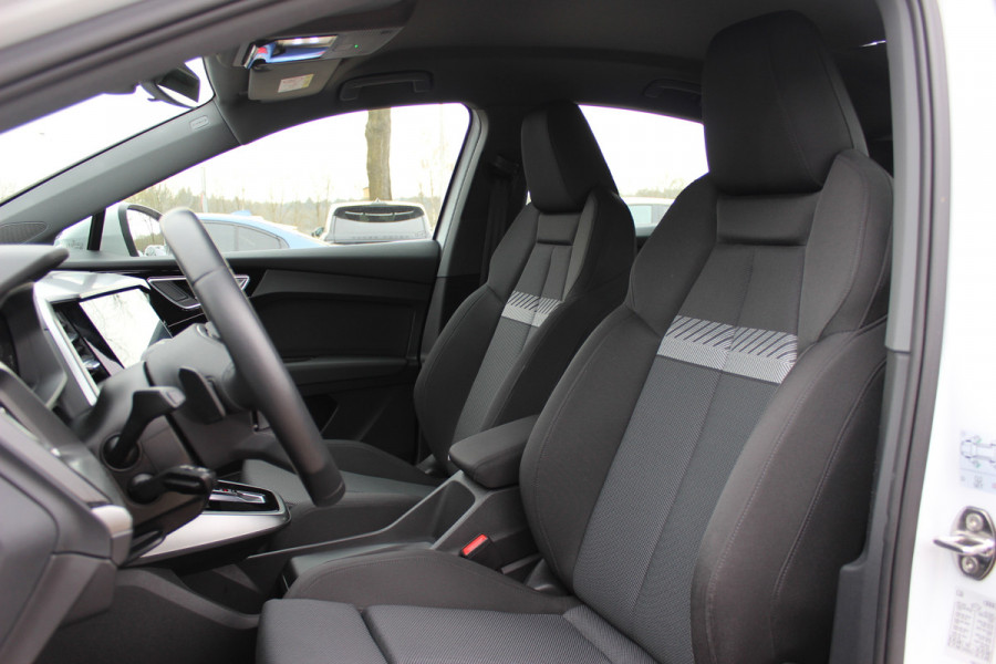 Audi Q4 Sportback e-tron 40 Launch edition Advanced 77 kWh / SoH 93,8% / CarPlay / Matrix LED / Sportstoelen / Sonos Audio / Virtual Cockpit / Parkeerhulp V+A / Intr.voorverwarming / Stoelverwarming / DAB / Cruise Control