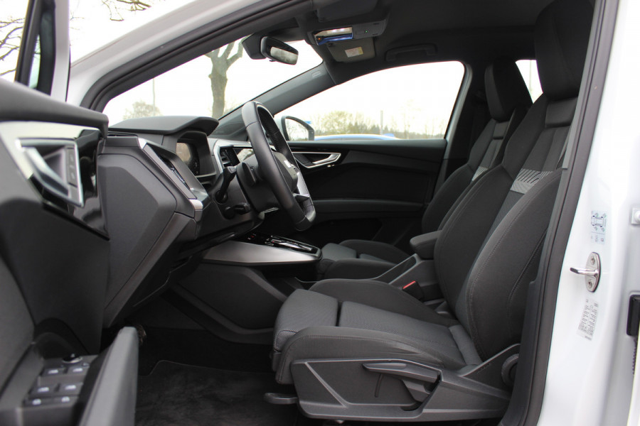 Audi Q4 Sportback e-tron 40 Launch edition Advanced 77 kWh / SoH 93,8% / CarPlay / Matrix LED / Sportstoelen / Sonos Audio / Virtual Cockpit / Parkeerhulp V+A / Intr.voorverwarming / Stoelverwarming / DAB / Cruise Control