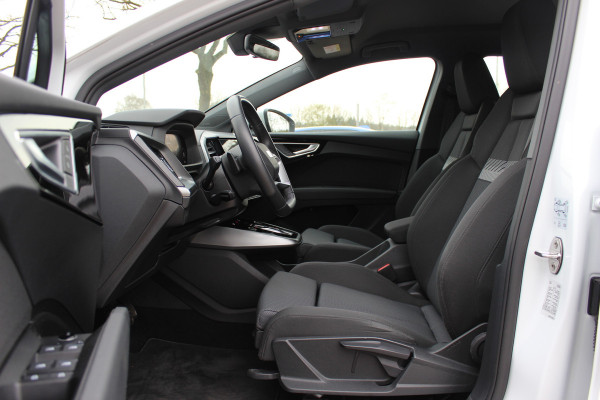 Audi Q4 Sportback e-tron 40 Launch edition Advanced 77 kWh / SoH 93,8% / CarPlay / Matrix LED / Sportstoelen / Sonos Audio / Virtual Cockpit / Parkeerhulp V+A / Intr.voorverwarming / Stoelverwarming / DAB / Cruise Control