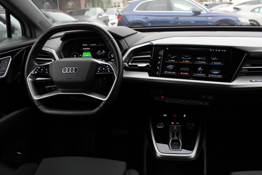Audi Q4 Sportback e-tron 40 Launch edition Advanced 77 kWh / SoH 93,8% / CarPlay / Matrix LED / Sportstoelen / Sonos Audio / Virtual Cockpit / Parkeerhulp V+A / Intr.voorverwarming / Stoelverwarming / DAB / Cruise Control