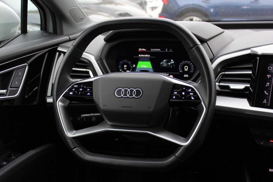 Audi Q4 Sportback e-tron 40 Launch edition Advanced 77 kWh / SoH 93,8% / CarPlay / Matrix LED / Sportstoelen / Sonos Audio / Virtual Cockpit / Parkeerhulp V+A / Intr.voorverwarming / Stoelverwarming / DAB / Cruise Control