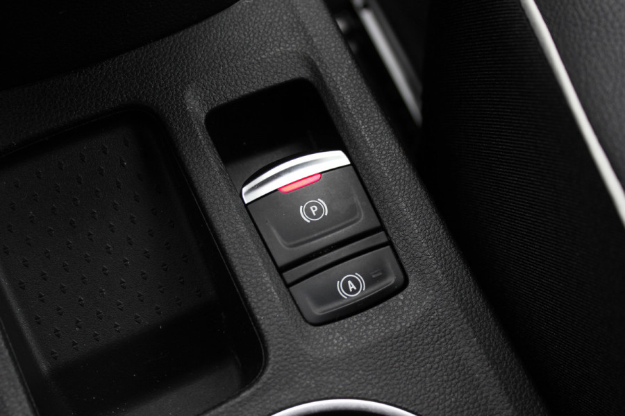 Renault Captur 1.0 TCe 100 Intens / Camera / Navigatie / 17'' / CarPlay / Keyless / DAB / Parkeerhulp V+A / Cruise Control