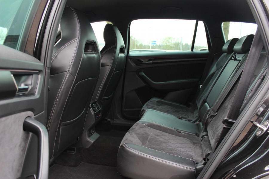 Škoda Kodiaq 1.5 TSI Sportline Business / Camera / Keyless / Sportstoelen / CarPlay / 19'' / Blackpack / Virtual Cockpit / Dodehoek / DAB / Stoelverwarming / ACC