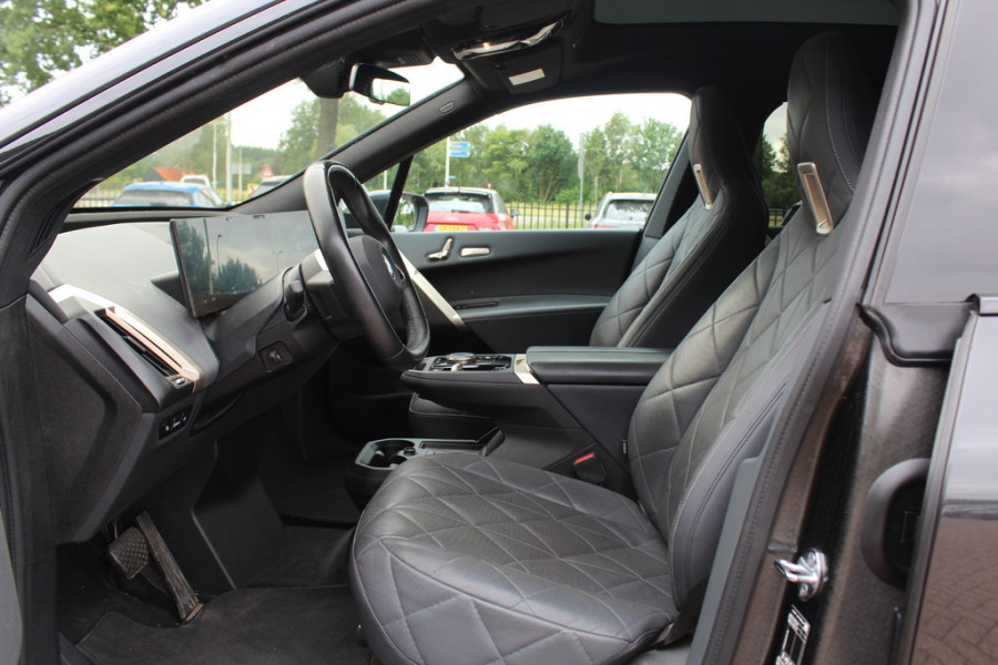 BMW iX xDrive40 Executive 77 kWh / Trekhaak / Panoramadak / 360Camera / Luchtvering / Harman Kardon / 22'' / CarPlay / DAB / Dodehoek / ACC