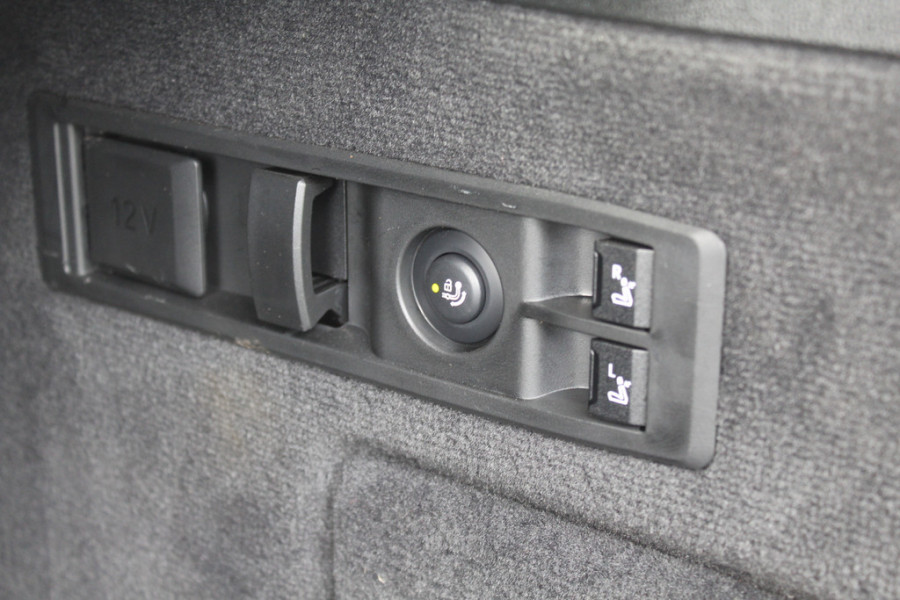 BMW iX xDrive40 Executive 77 kWh / Trekhaak / Panoramadak / 360Camera / Luchtvering / Harman Kardon / 22'' / CarPlay / DAB / Dodehoek / ACC