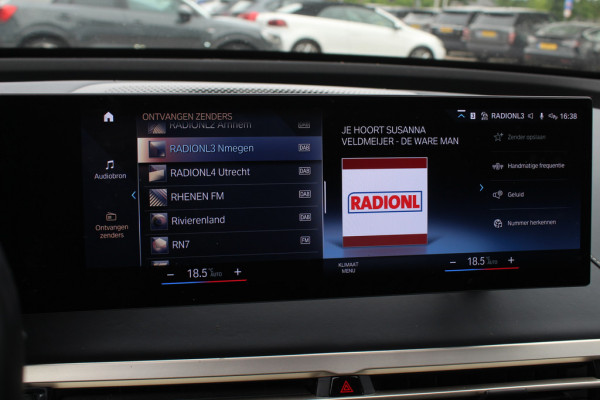 BMW iX xDrive40 Executive 77 kWh / Trekhaak / Panoramadak / 360Camera / Luchtvering / Harman Kardon / 22'' / CarPlay / DAB / Dodehoek / ACC