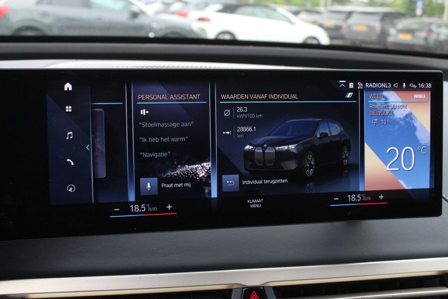 BMW iX xDrive40 Executive 77 kWh / Trekhaak / Panoramadak / 360Camera / Luchtvering / Harman Kardon / 22'' / CarPlay / DAB / Dodehoek / ACC