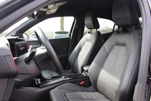 Opel Mokka-e GS Line 50-kWh / Camera / Leder / CarPlay / 18'' / Sfeerverlichting / Keyless / Stoelverwarming / Dodehoek / DAB / Cruise Control / Warmtepomp