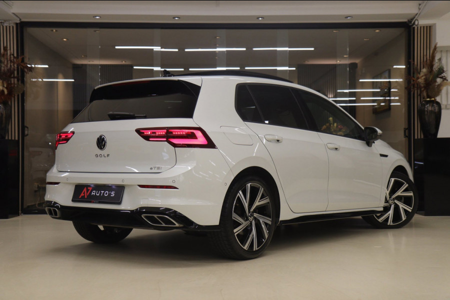 Volkswagen Golf 1.5 eTSI R-Line 3XR-LINE /PANO/H&K/CAM/CARPLAY/BOMVOL