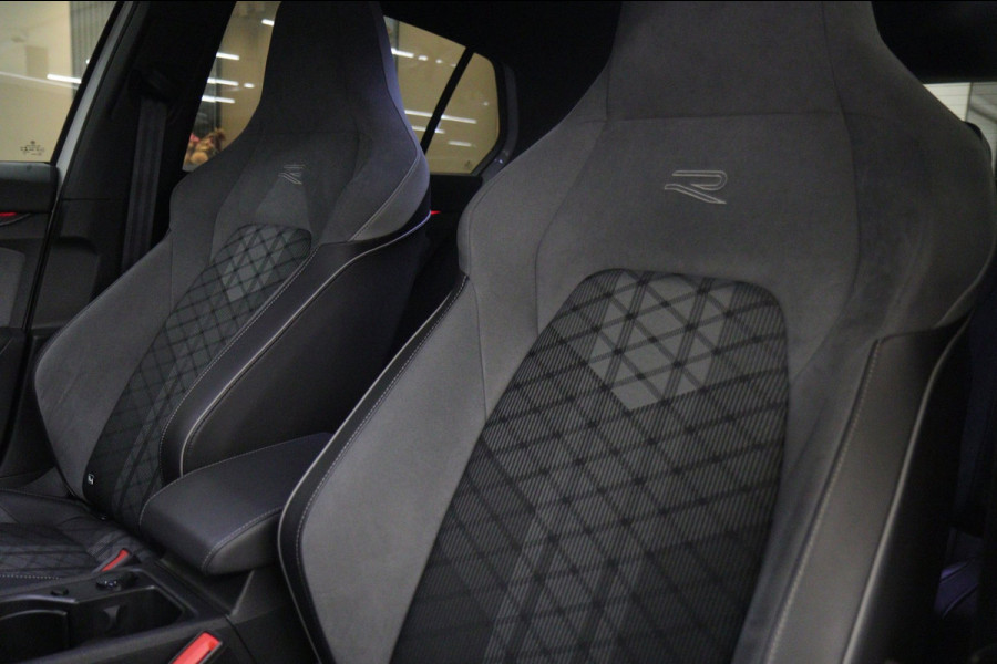 Volkswagen Golf 1.5 eTSI R-Line 3XR-LINE /PANO/H&K/CAM/CARPLAY/BOMVOL