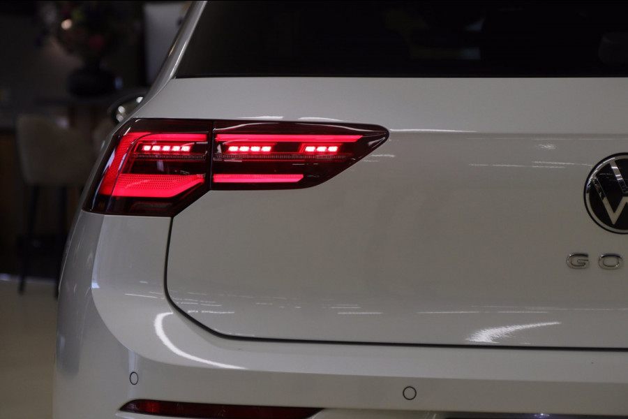 Volkswagen Golf 1.5 eTSI R-Line 3XR-LINE /PANO/H&K/CAM/CARPLAY/BOMVOL