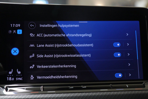 Volkswagen Golf 1.5 eTSI R-Line 3XR-LINE /PANO/H&K/CAM/CARPLAY/BOMVOL