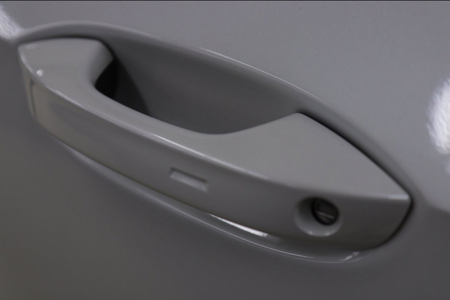 Volkswagen Golf 1.5 eTSI R-Line 3XR-LINE /PANO/H&K/CAM/CARPLAY/BOMVOL