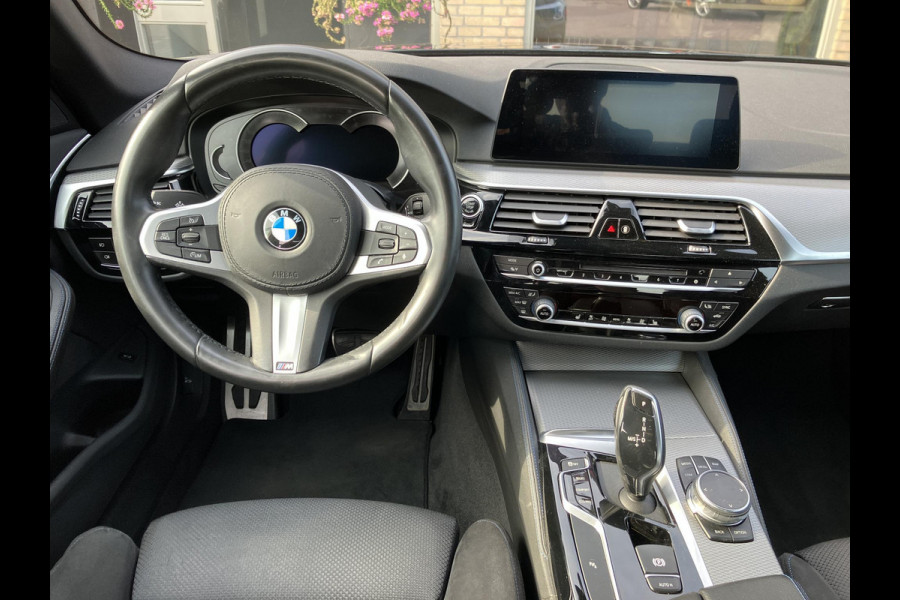 BMW 5 Serie 520i  | M-Sport | Trekhaak | Camera