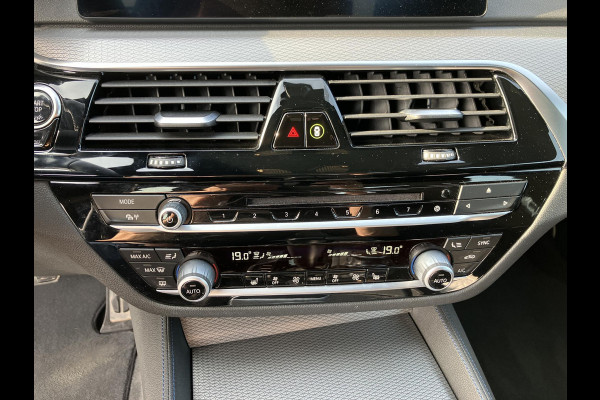 BMW 5 Serie 520i  | M-Sport | Trekhaak | Camera