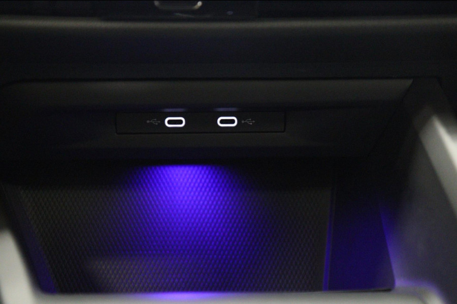 Volkswagen Golf 1.5 eTSI R-Line 3XR-LINE /PANO/H&K/CAM/CARPLAY/BOMVOL