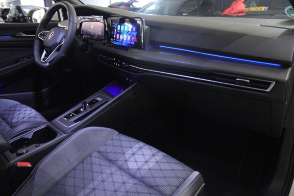 Volkswagen Golf 1.5 eTSI R-Line 3XR-LINE /PANO/H&K/CAM/CARPLAY/BOMVOL