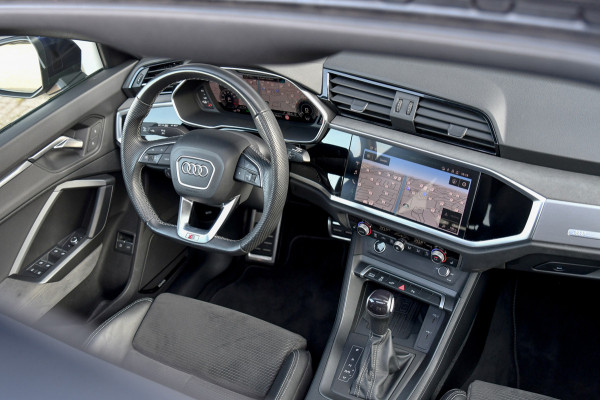 Audi Q3 Sportback 45 TFSI e 3x S-Line. Pano, ACC, Sonos, Keyless, Matrix, Sfeer, Camera, Dodeh, 20''!