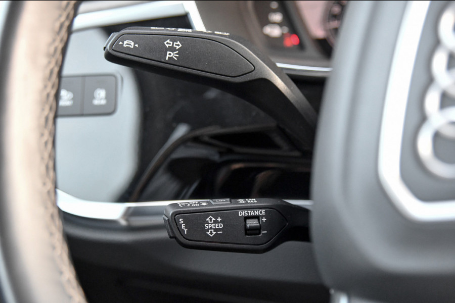 Audi Q3 Sportback 45 TFSI e 3x S-Line. Pano, ACC, Sonos, Keyless, Matrix, Sfeer, Camera, Dodeh, 20''!