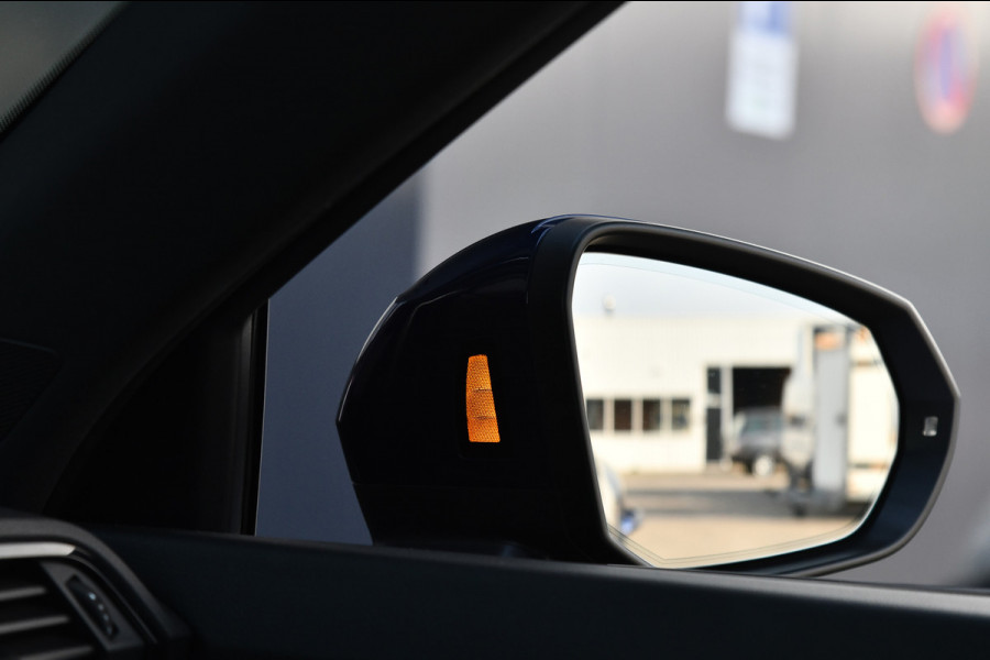 Audi Q3 Sportback 45 TFSI e 3x S-Line. Pano, ACC, Sonos, Keyless, Matrix, Sfeer, Camera, Dodeh, 20''!