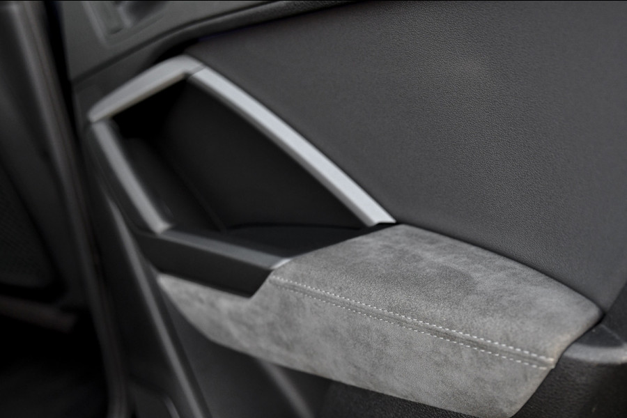 Audi Q3 Sportback 45 TFSI e 3x S-Line. Pano, ACC, Sonos, Keyless, Matrix, Sfeer, Camera, Dodeh, 20''!